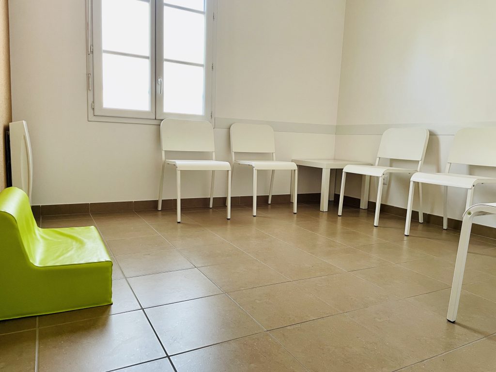 Salle d'attente du cabinet de psychomotricité à Villebon sur Yvette